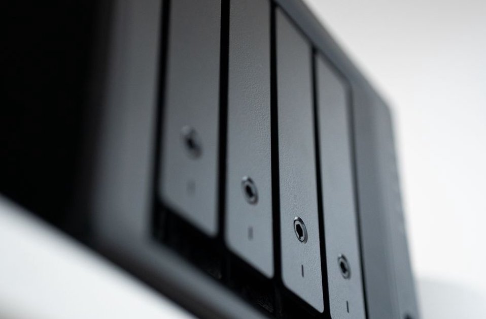 concept of backing up data to the cloud