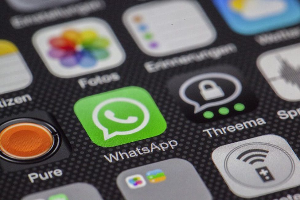 Setting default disappearing timer to 24 hours in WhatsApp