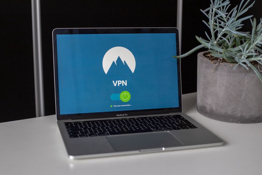 Two virtual machines connected in an isolated lab