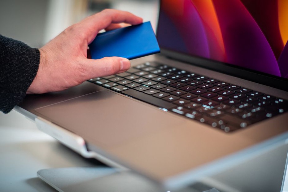 Developer using Linux tools for system backups