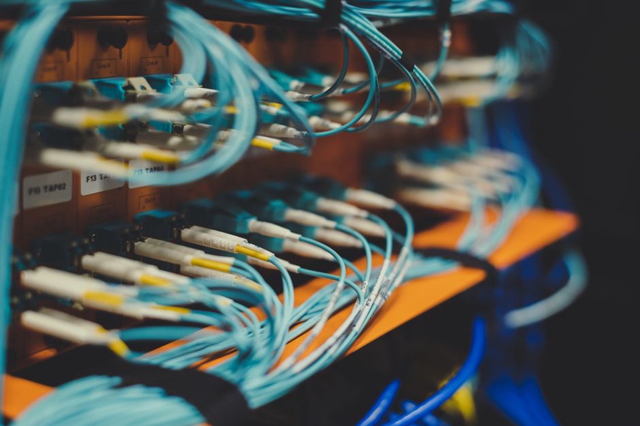 A route from laptop through router to DNS