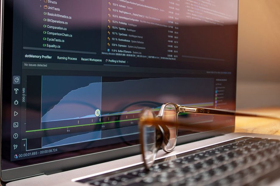 Performance measurements beside an open code editor