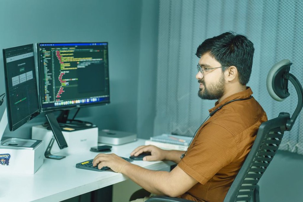 Read more about the article Secure C++ Basics: Ownership, Bounds, and Input Validation