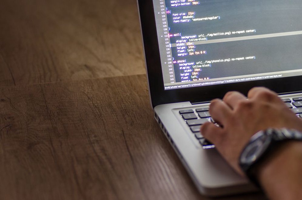 Read more about the article C++ Memory Management Pitfalls: Ownership, Lifetimes, and Safer Tests