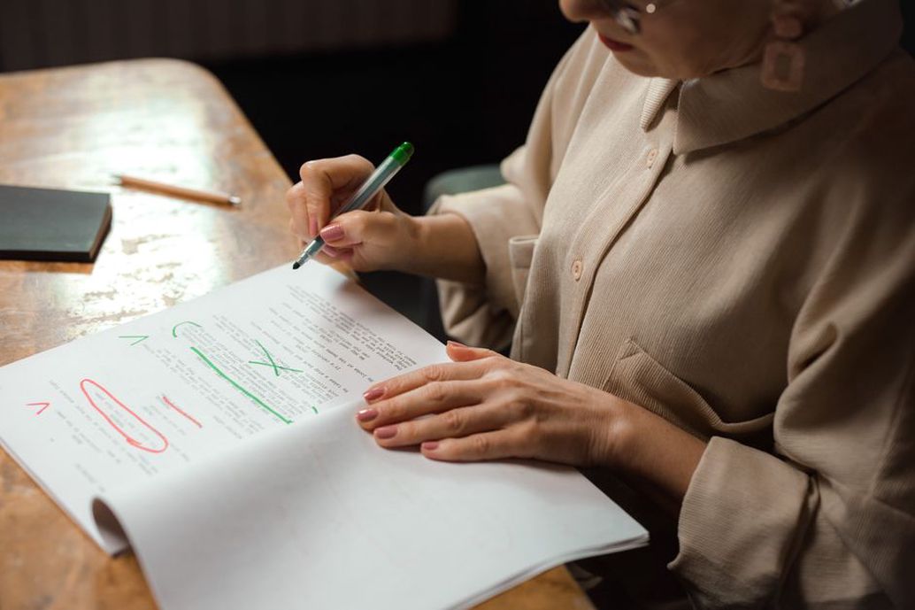 Notes identify missing steps in a technical tutorial