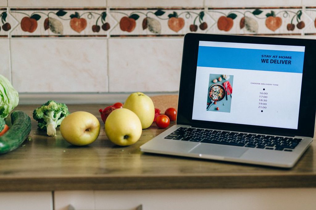 Focused category names in a blog navigation menu